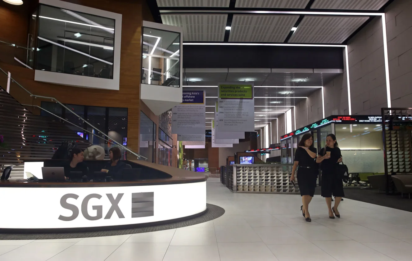 Building ETF Portfolios in Singapore: Efficiency vs True Diversification