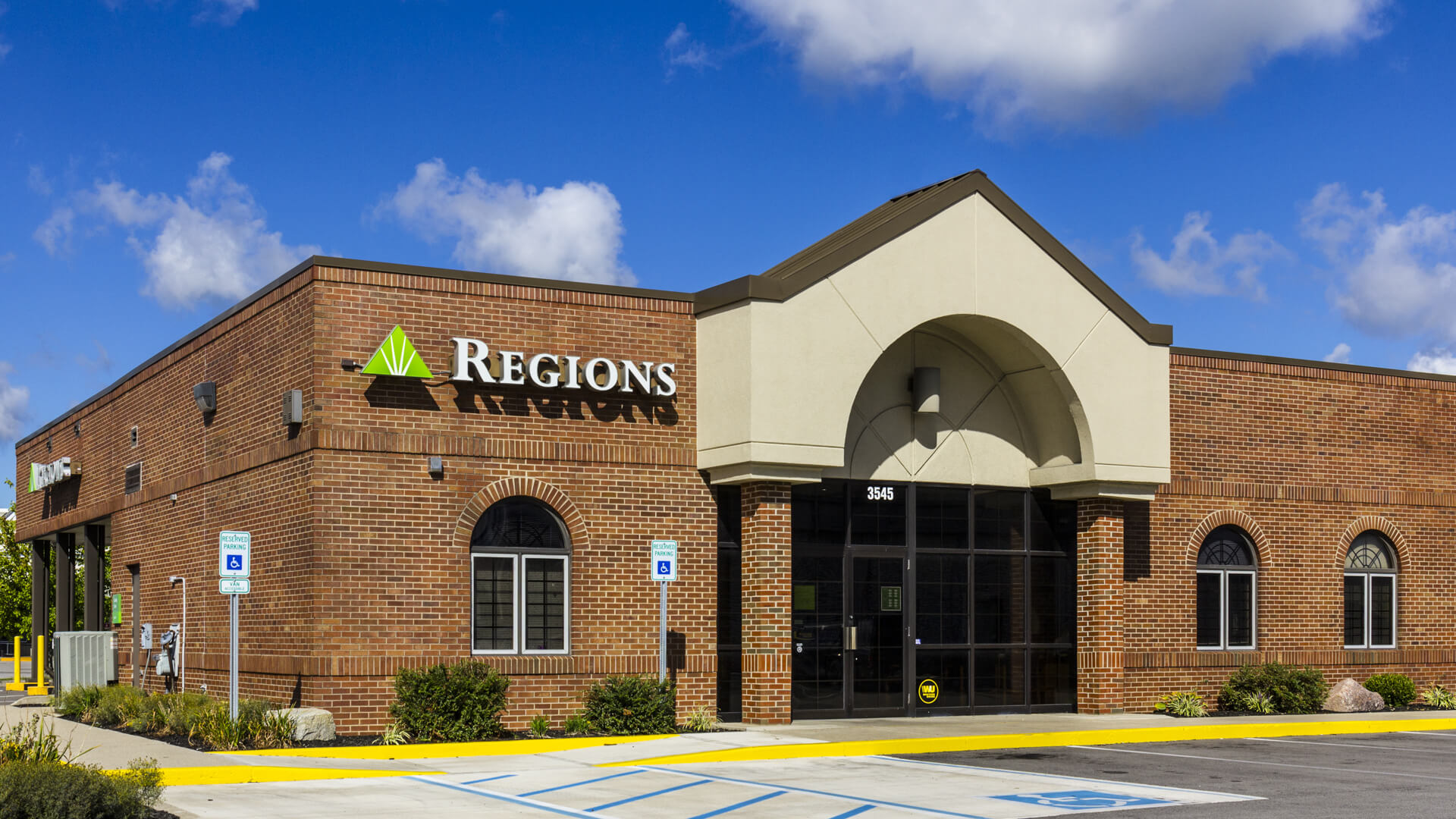 Find the Nearest Regions Bank Branch for Convenient Banking: Regions Bank near Me